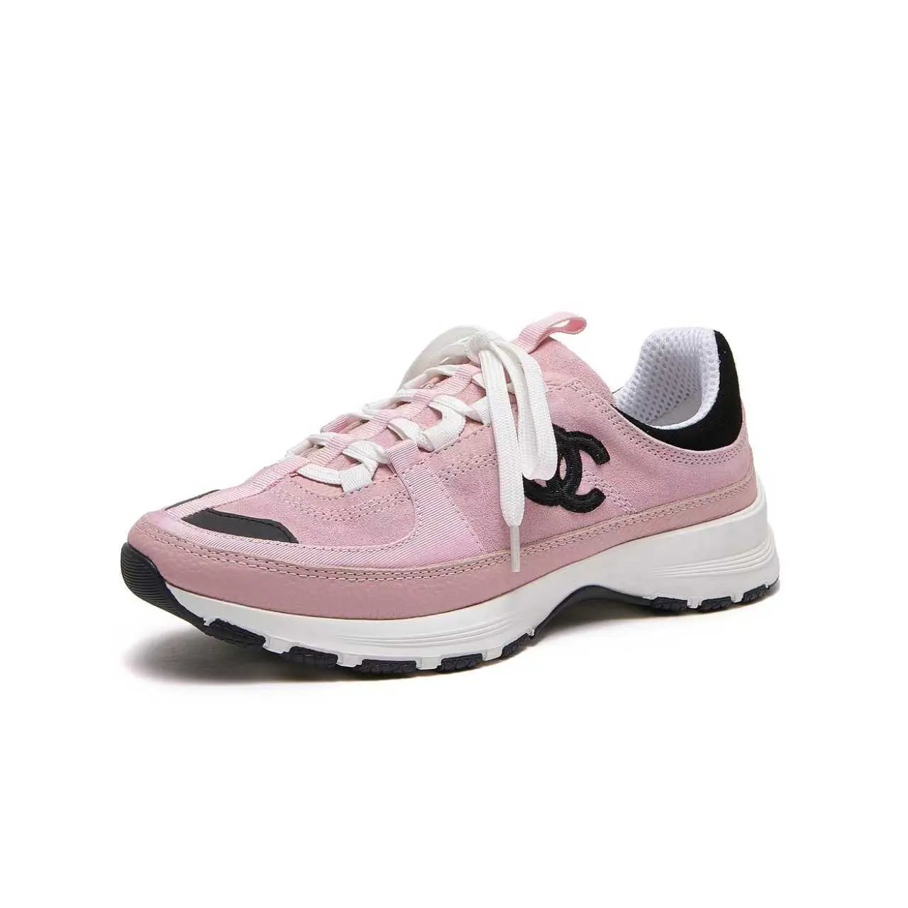 p560 Chanel Chanel - 2025 counter top casual sports shoes This classic design; the upper is embroidered with various techniques; the outsole is fashionable and sporty; the extraordinary inclusion of a variety of color matching elements... The diversified mix and match is very beautiful and versatile, casual, fashionable, sports and outdoor can be taken into account... ꫛꫀꪝ Go➫ Materials: ❶Upper made of: original imported high mercerized cow suede + imported mixed sheepskin ❷The inner lining is made of: original imported breathable mesh ❸Outsole is based on: original TPU combination outsole. Full set of boutique packaging for women 35-41 and men 38-46